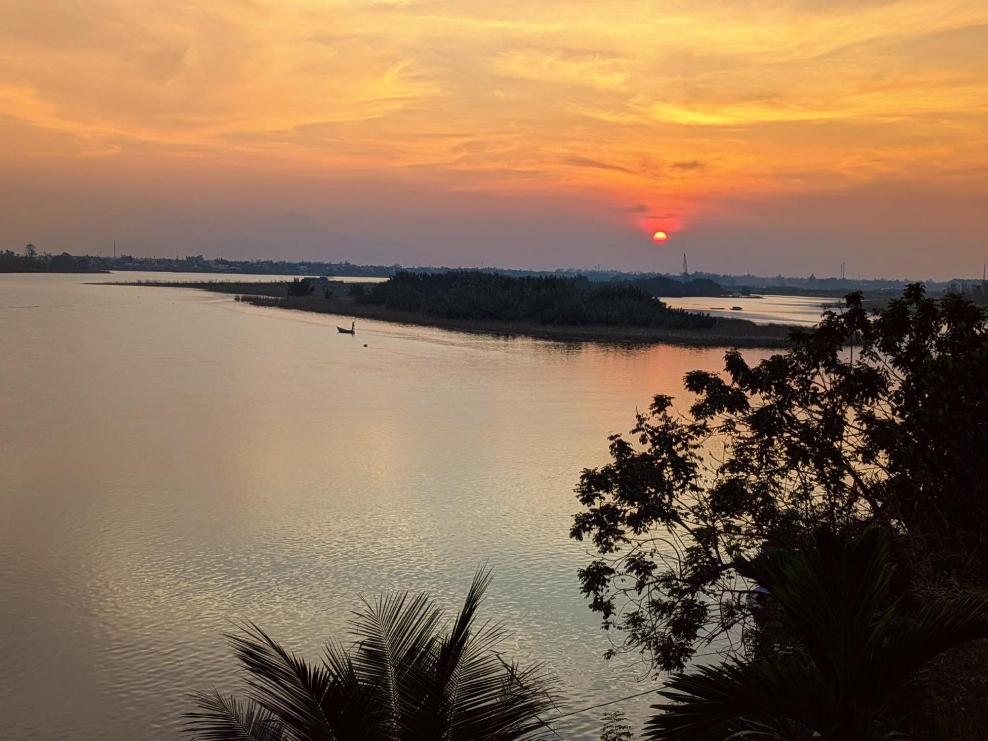 ออทัมน์ เบย์ รีทรีต ฮอยอัน Hotel ภายนอก รูปภาพ